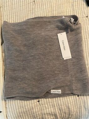 Calvin Klein Ribbed Gray Knit infinity scarf with Tags